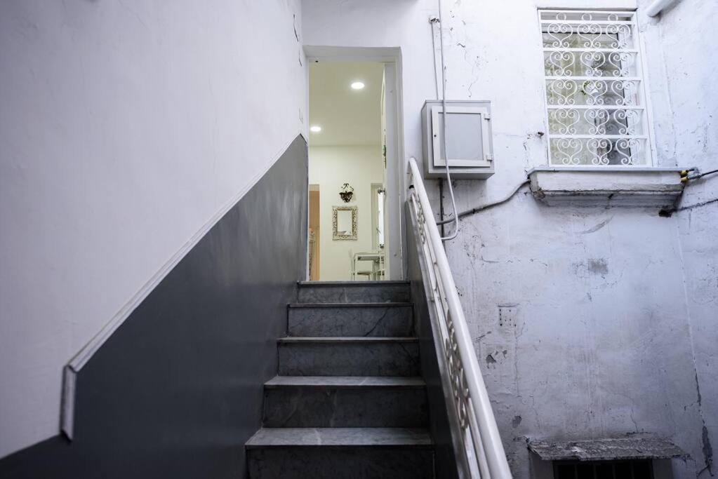 A Due Passi Da Toledo Apartamento Nápoles Exterior foto