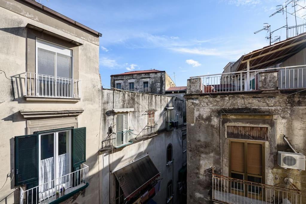 A Due Passi Da Toledo Apartamento Nápoles Exterior foto